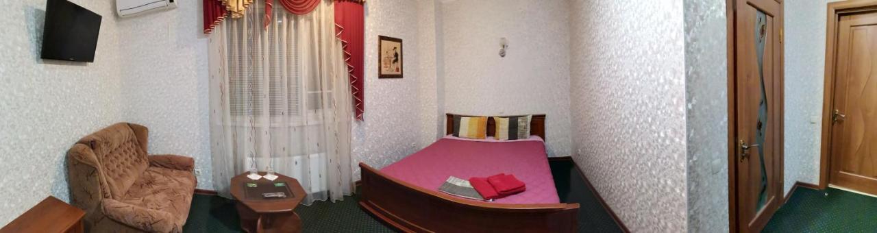 Atrium Hotel Melitopolʼ Екстериор снимка