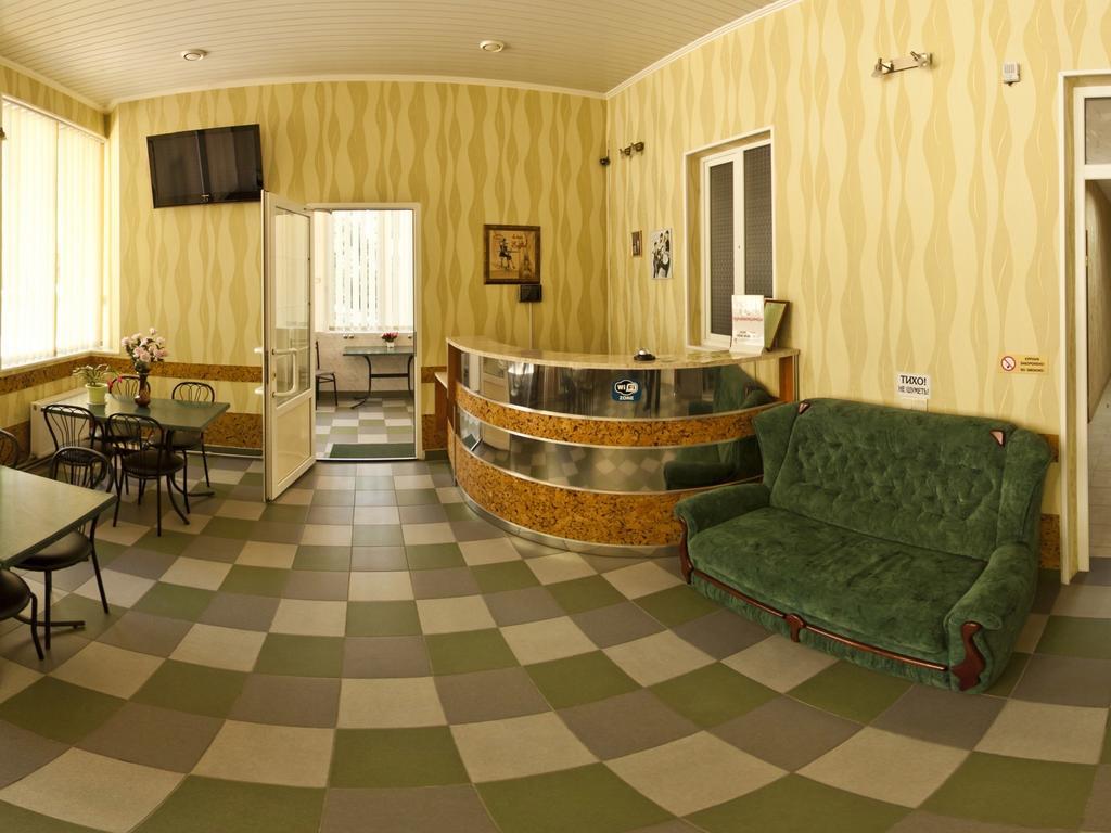 Atrium Hotel Melitopolʼ Екстериор снимка